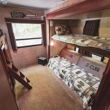 Rv Adventure Roscoe Pet Friendly Hotel Exterior foto