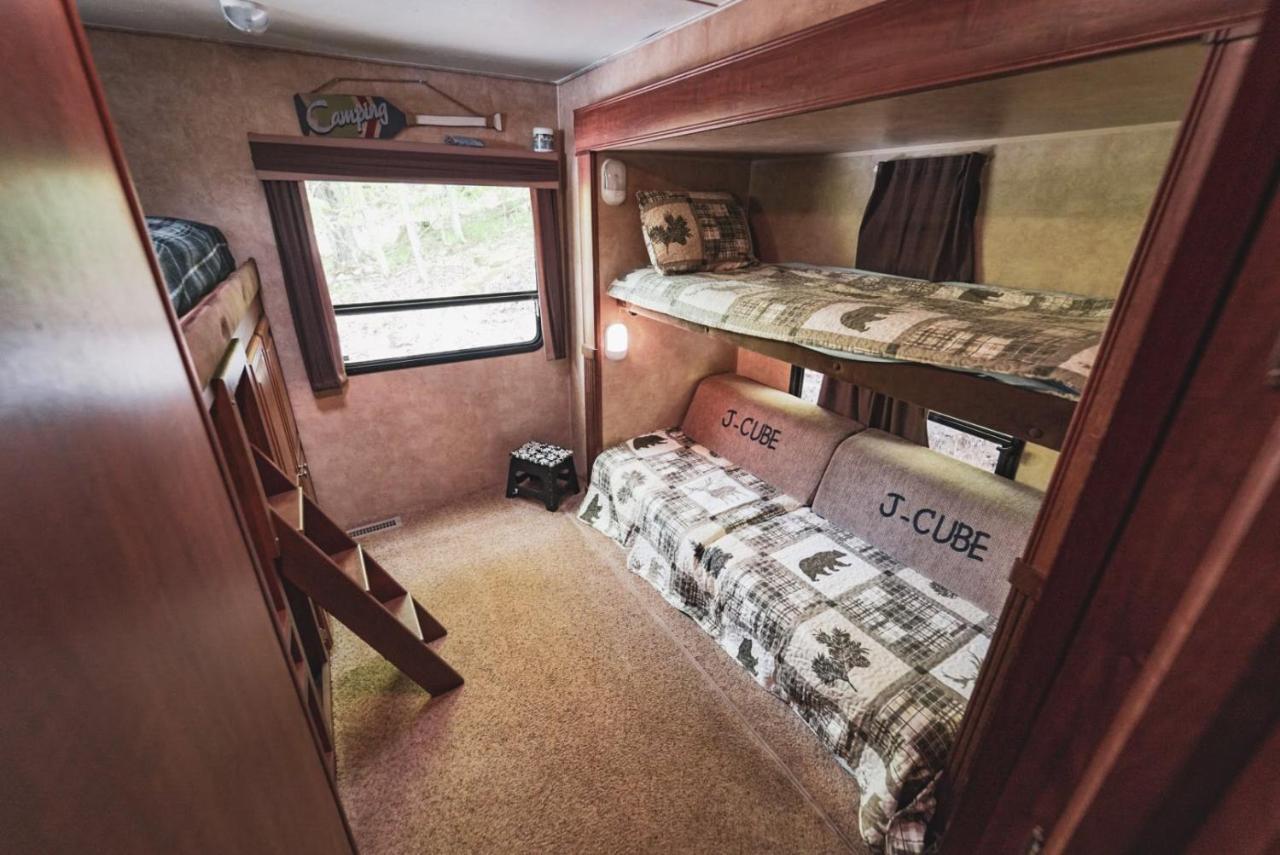 Rv Adventure Roscoe Pet Friendly Hotel Exterior foto