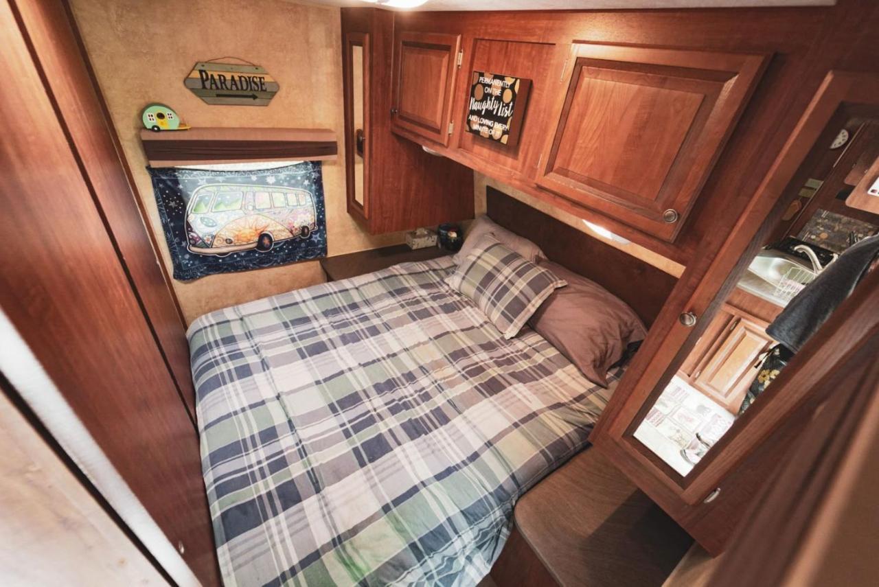 Rv Adventure Roscoe Pet Friendly Hotel Exterior foto