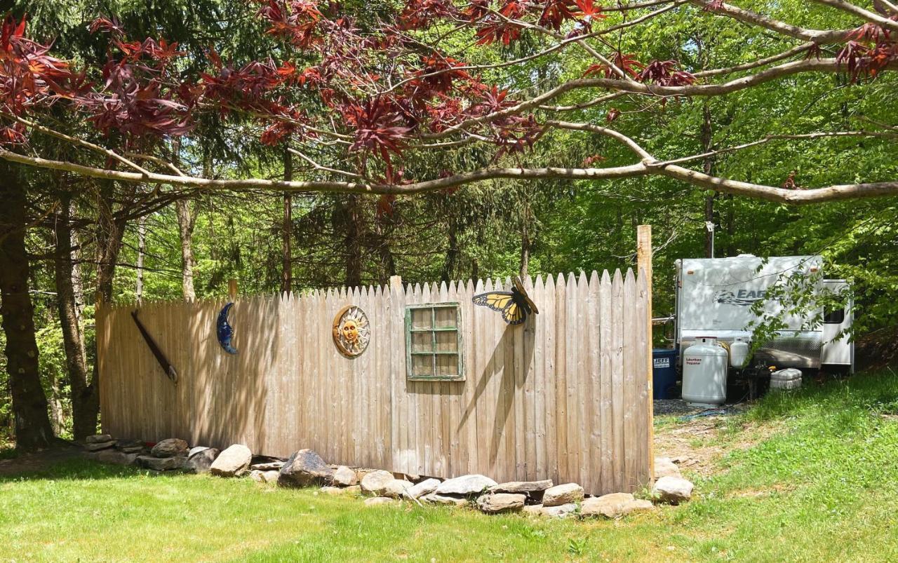 Rv Adventure Roscoe Pet Friendly Hotel Exterior foto