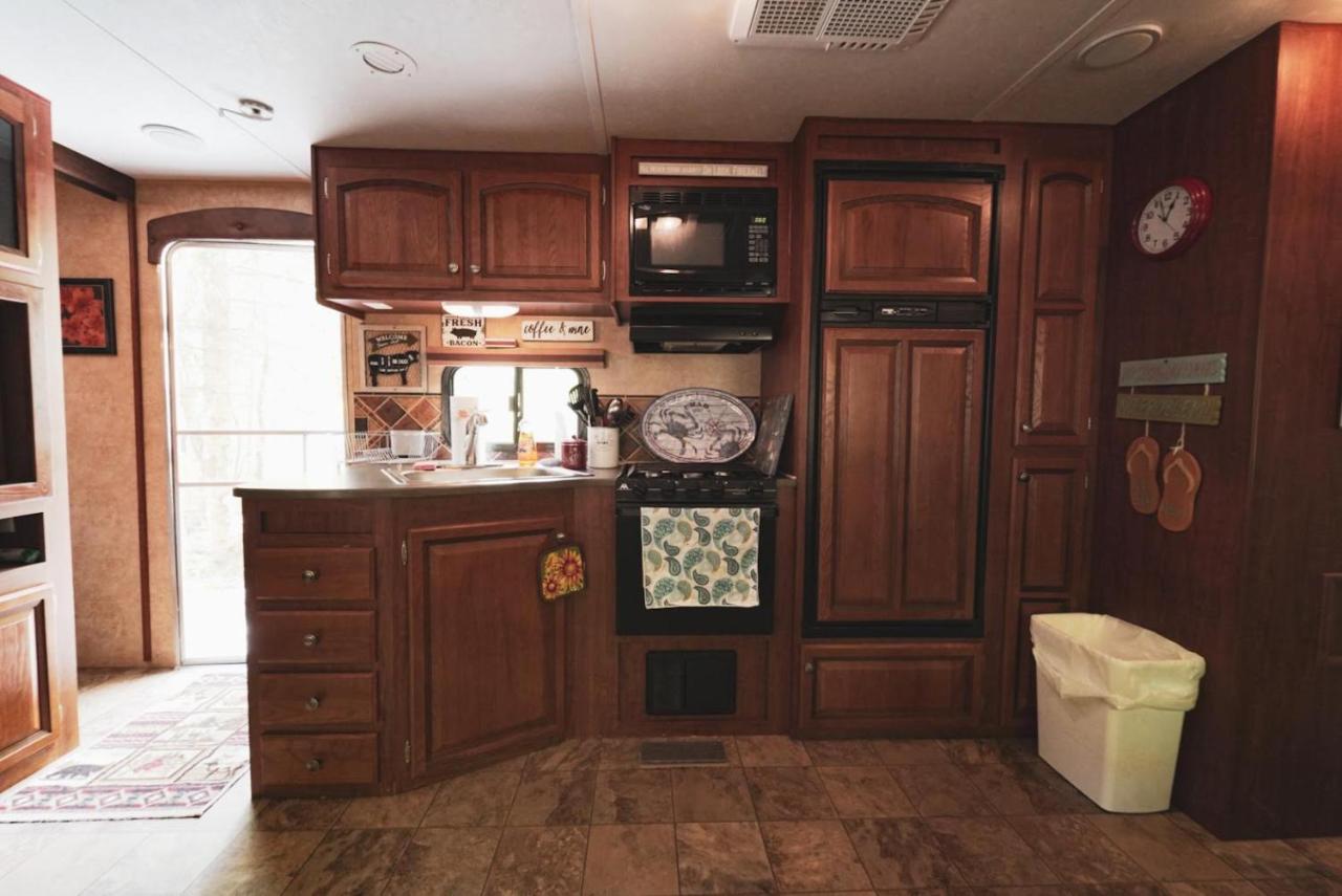 Rv Adventure Roscoe Pet Friendly Hotel Exterior foto