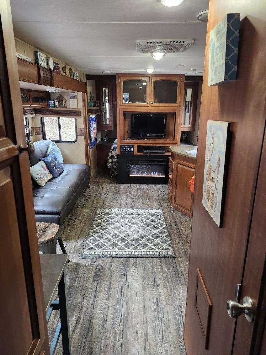 Rv Adventure Roscoe Pet Friendly Hotel Exterior foto